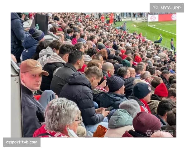 诺伊尔神勇两连扑，力保拜仁球门不失，安联球场瞬间沸腾